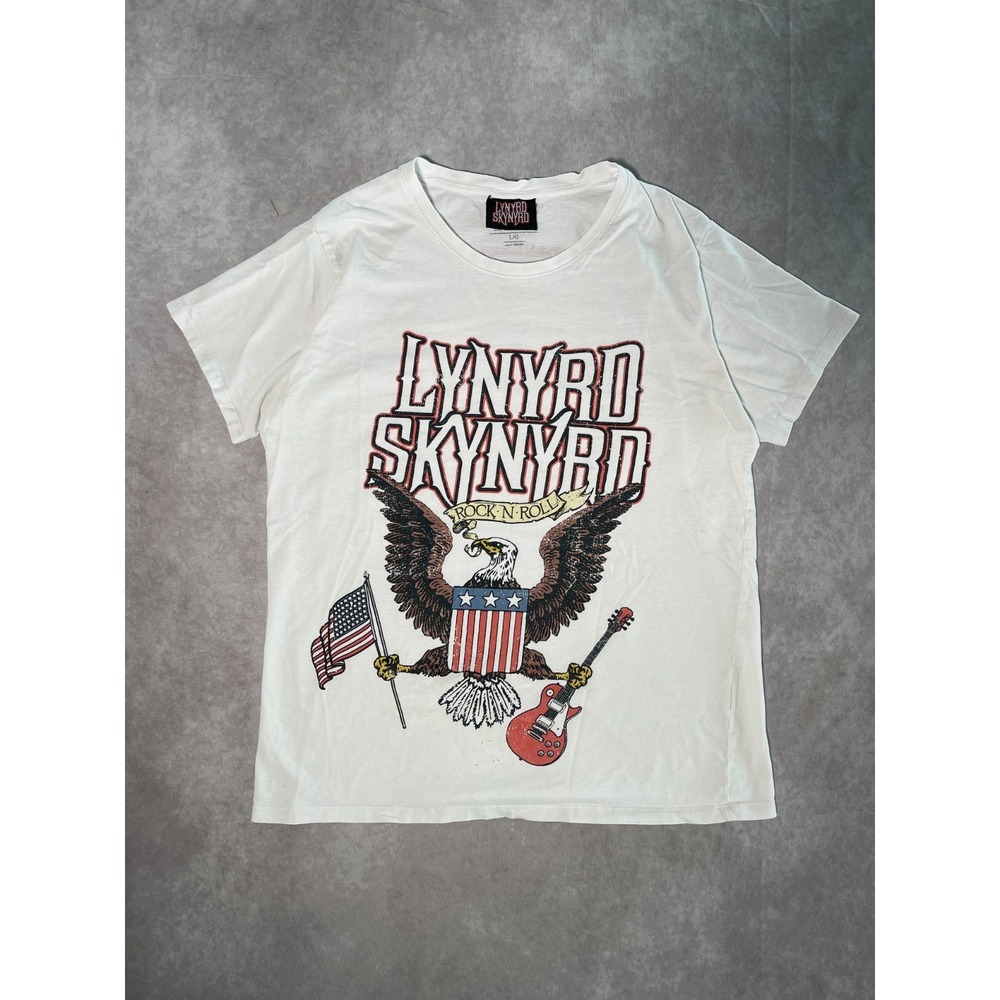 Lynyrd Skynyrd Shirt Mens Large White Rock Band Graphic Tee Guitar Casual USA